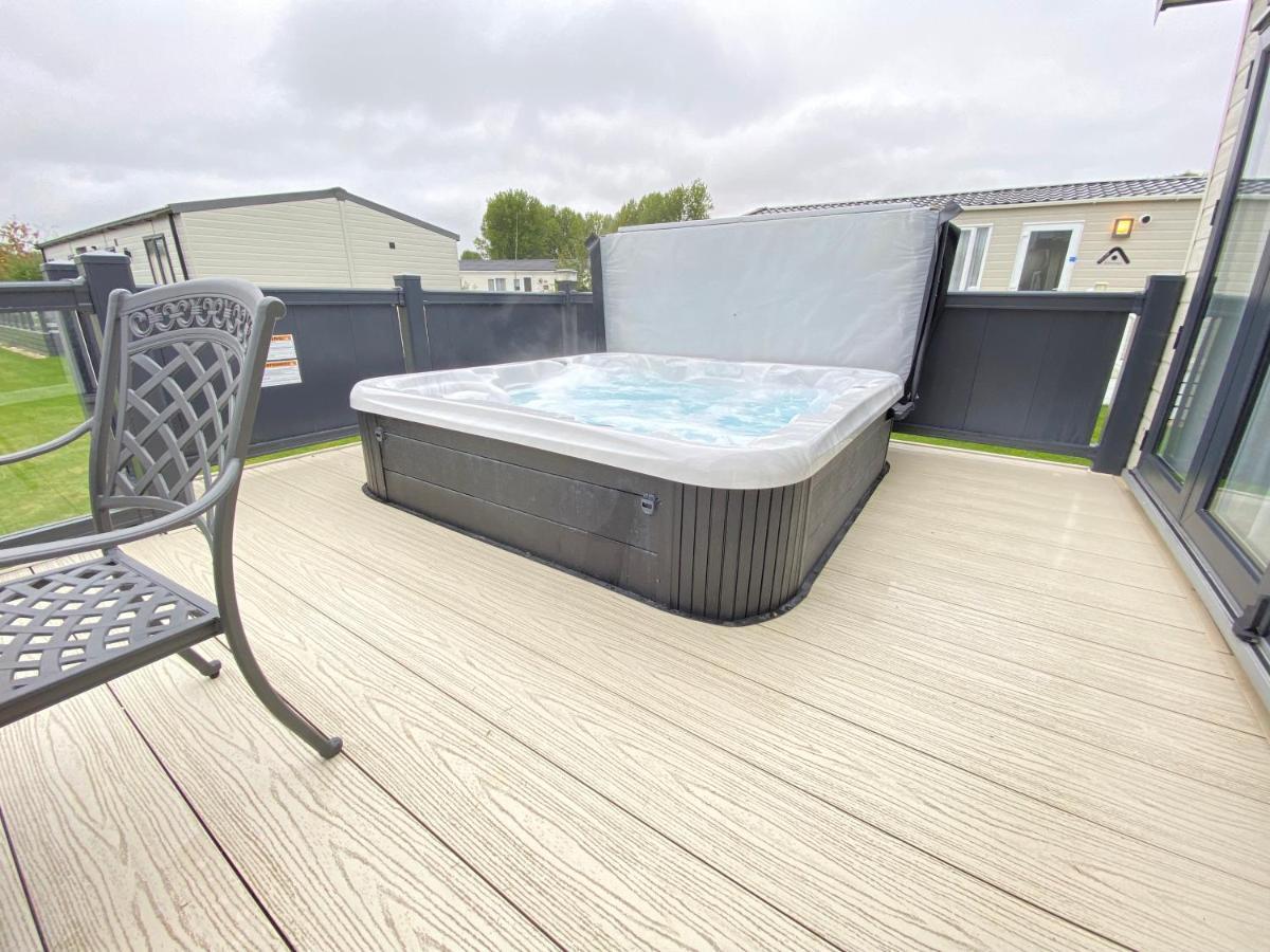 Wildflower, Premium Plus Hot Tub Lodge 南塞尔尼 外观 照片