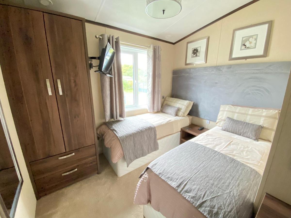 Wildflower, Premium Plus Hot Tub Lodge 南塞尔尼 外观 照片