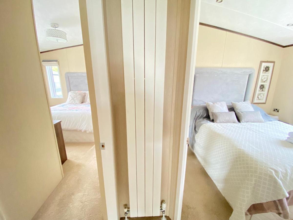 Wildflower, Premium Plus Hot Tub Lodge 南塞尔尼 外观 照片