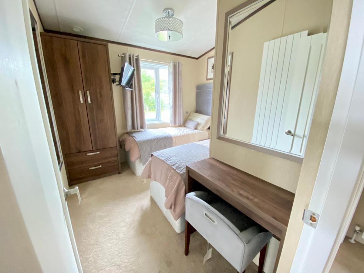 Wildflower, Premium Plus Hot Tub Lodge 南塞尔尼 外观 照片