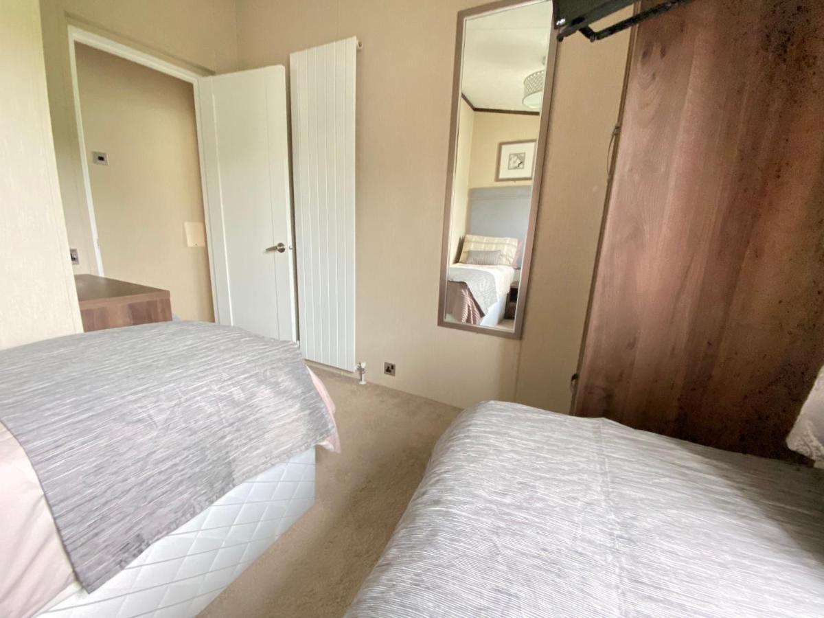 Wildflower, Premium Plus Hot Tub Lodge 南塞尔尼 外观 照片