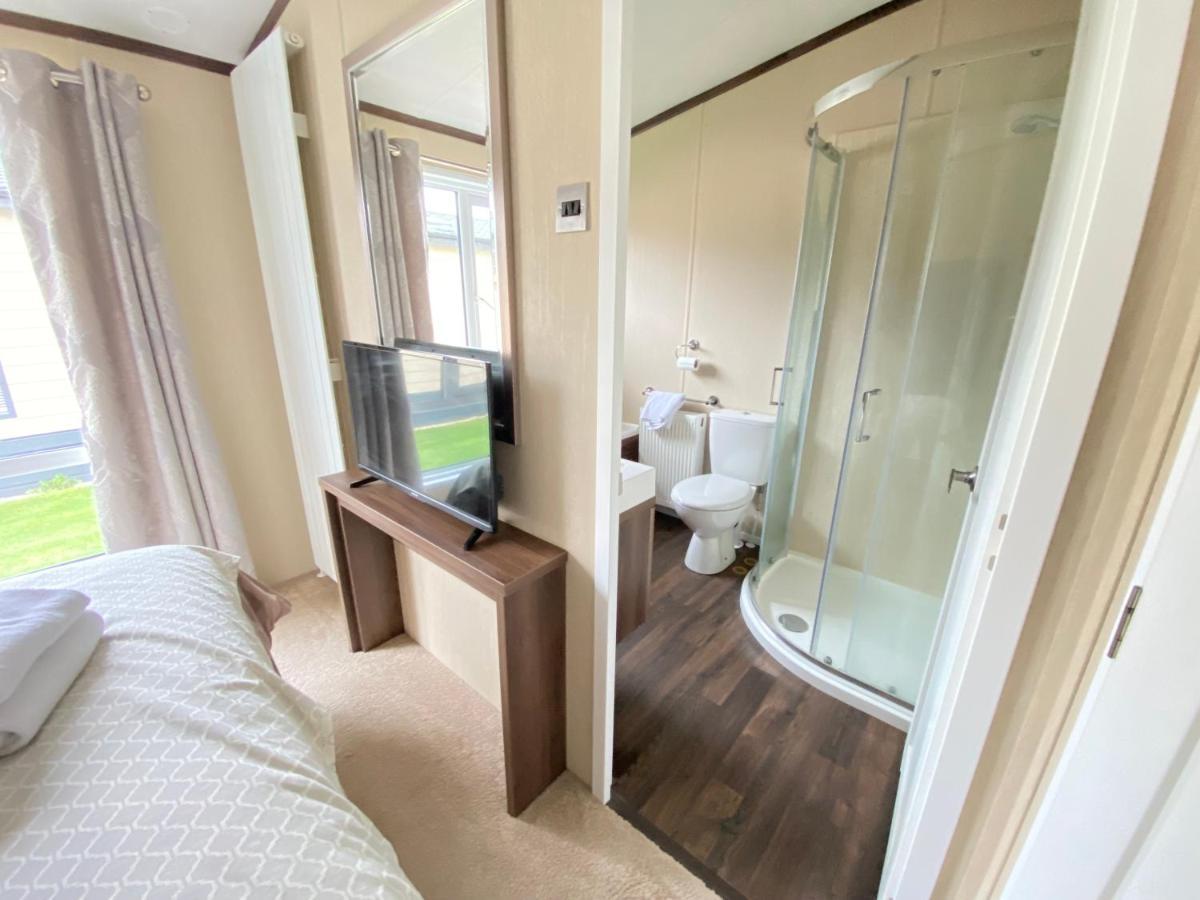 Wildflower, Premium Plus Hot Tub Lodge 南塞尔尼 外观 照片