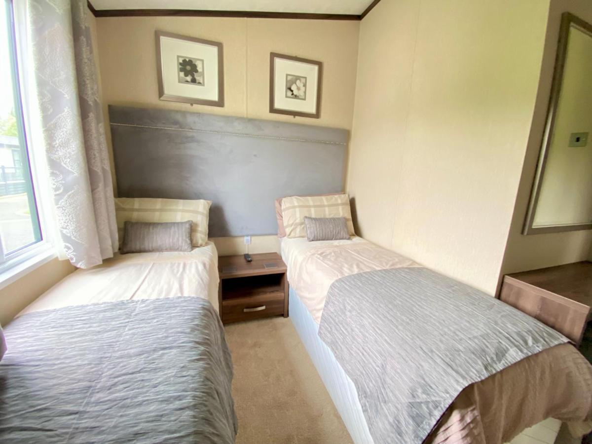 Wildflower, Premium Plus Hot Tub Lodge 南塞尔尼 外观 照片