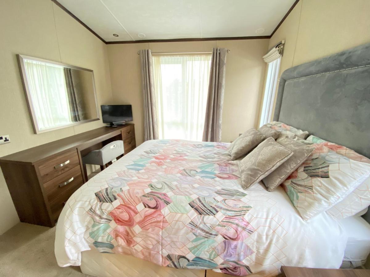 Wildflower, Premium Plus Hot Tub Lodge 南塞尔尼 外观 照片