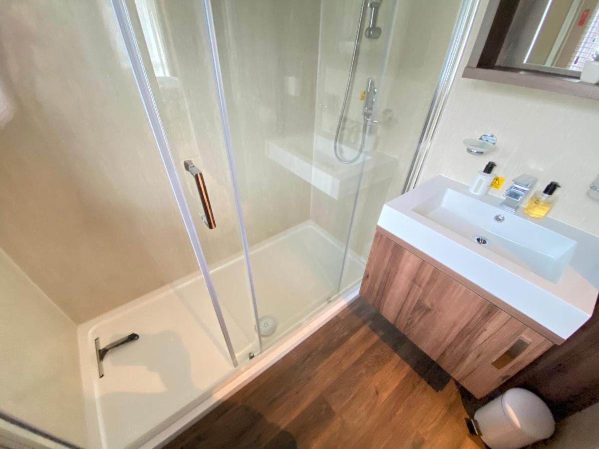 Wildflower, Premium Plus Hot Tub Lodge 南塞尔尼 外观 照片