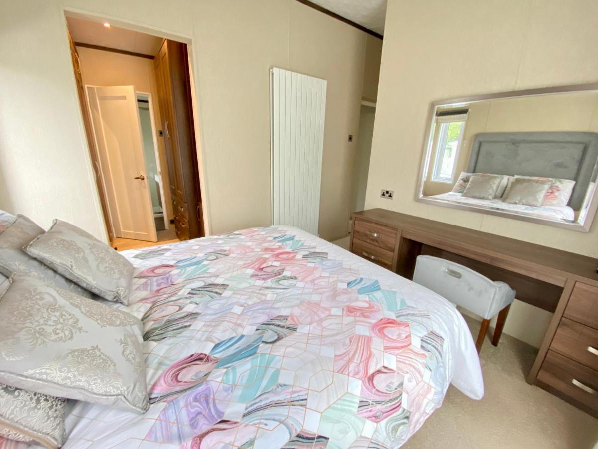 Wildflower, Premium Plus Hot Tub Lodge 南塞尔尼 外观 照片